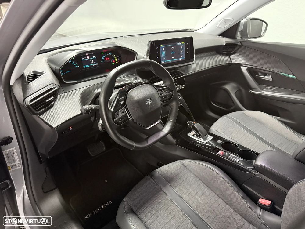 Peugeot e-2008 Allure - 18