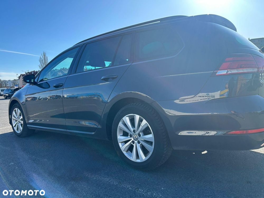 Volkswagen Golf - 1