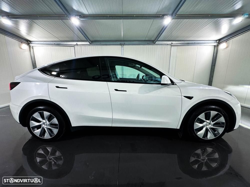 Tesla Model Y Long Range Dual Motor AWD - 9