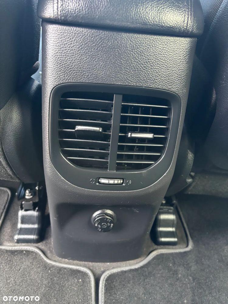 Kia Carens 1.7 CRDi 141 Dream Team Edition - 31