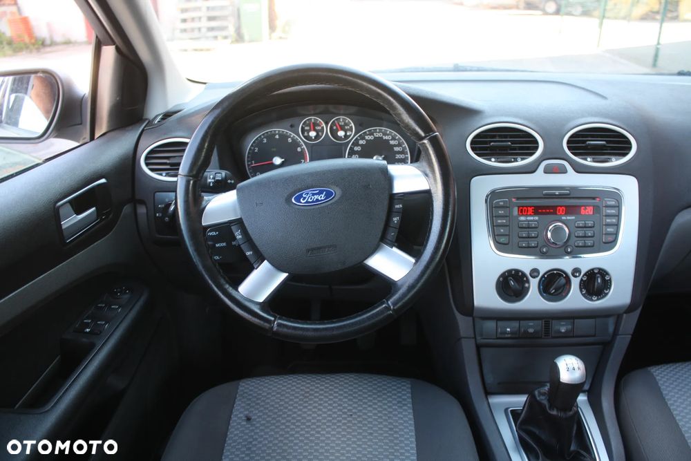 Ford Focus 1.6 16V Ghia - 23