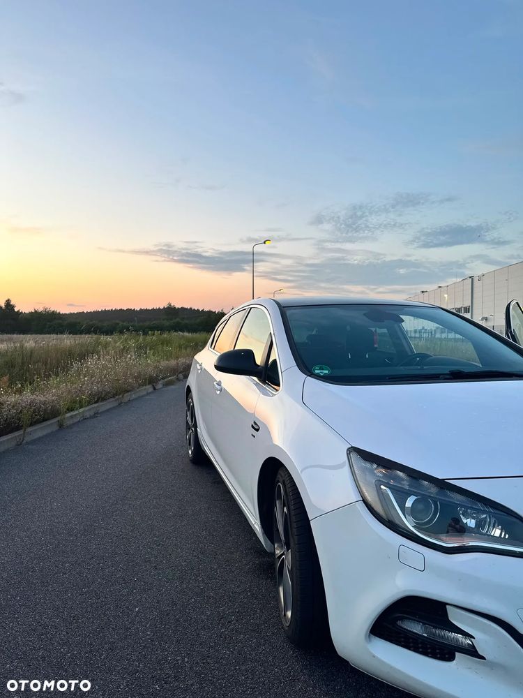 Opel Astra 1.6 T SIDI Cosmo S&S EU6 - 4