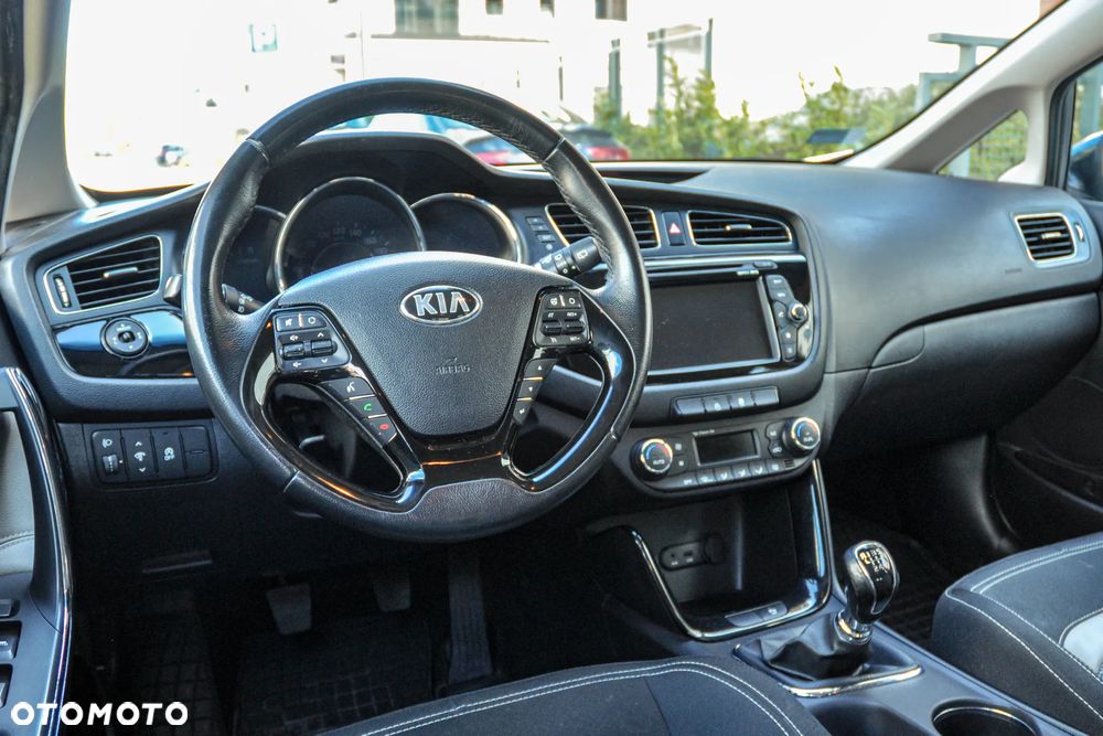 Kia Ceed - 9