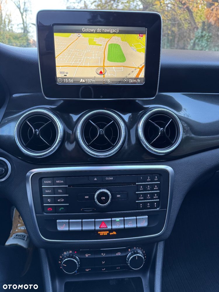 Mercedes-Benz CLA Shooting Brake 200 AMG Line - 15