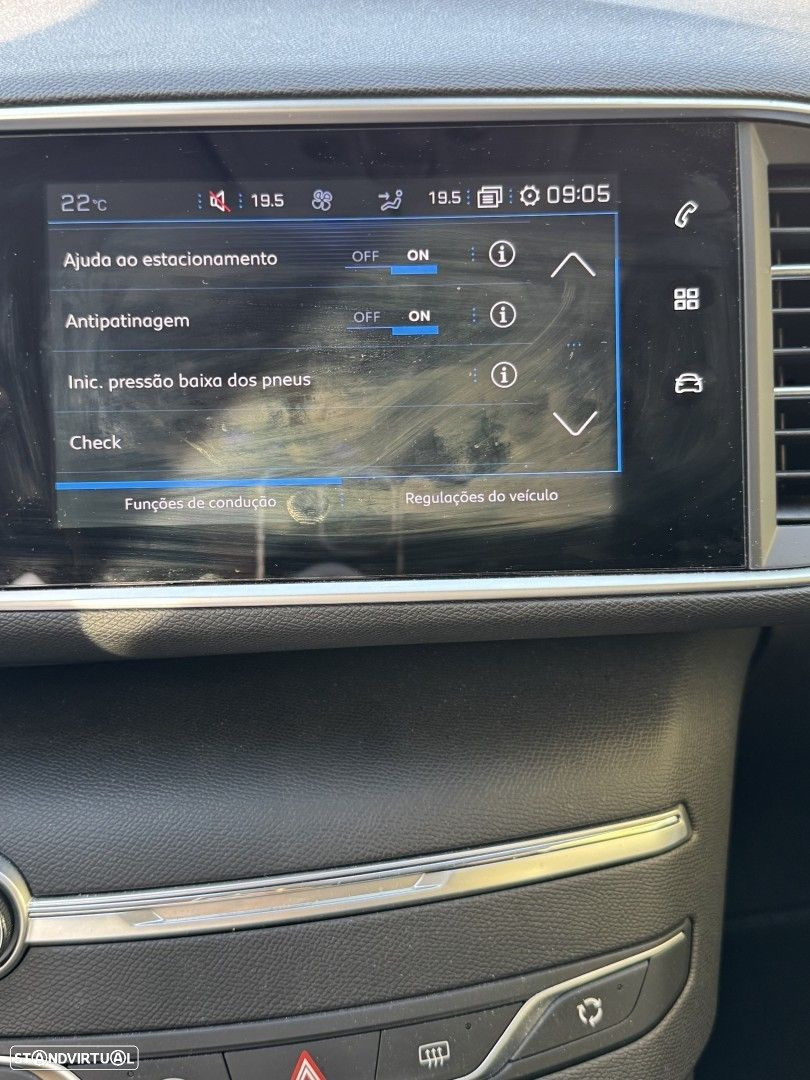 Peugeot 308 SW 1.2 PureTech Allure Full LED EAT8 - 19