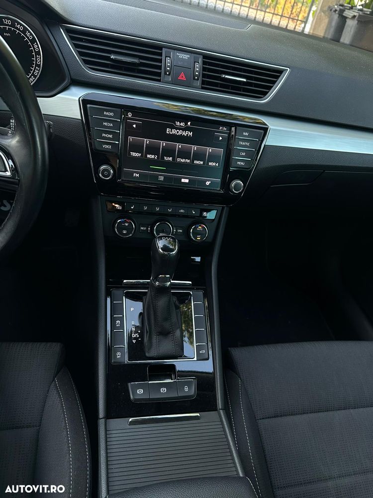 Skoda Superb 2.0 TDI DSG Sportline - 17