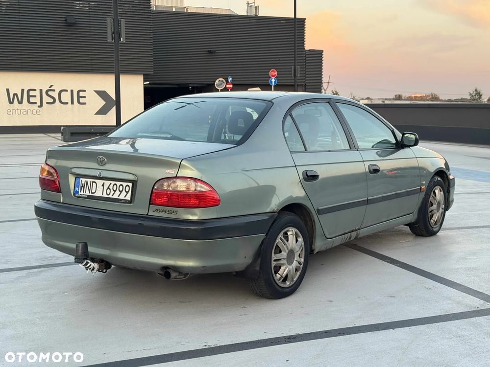 Toyota Avensis 1.6 VVT-i Terra - 3