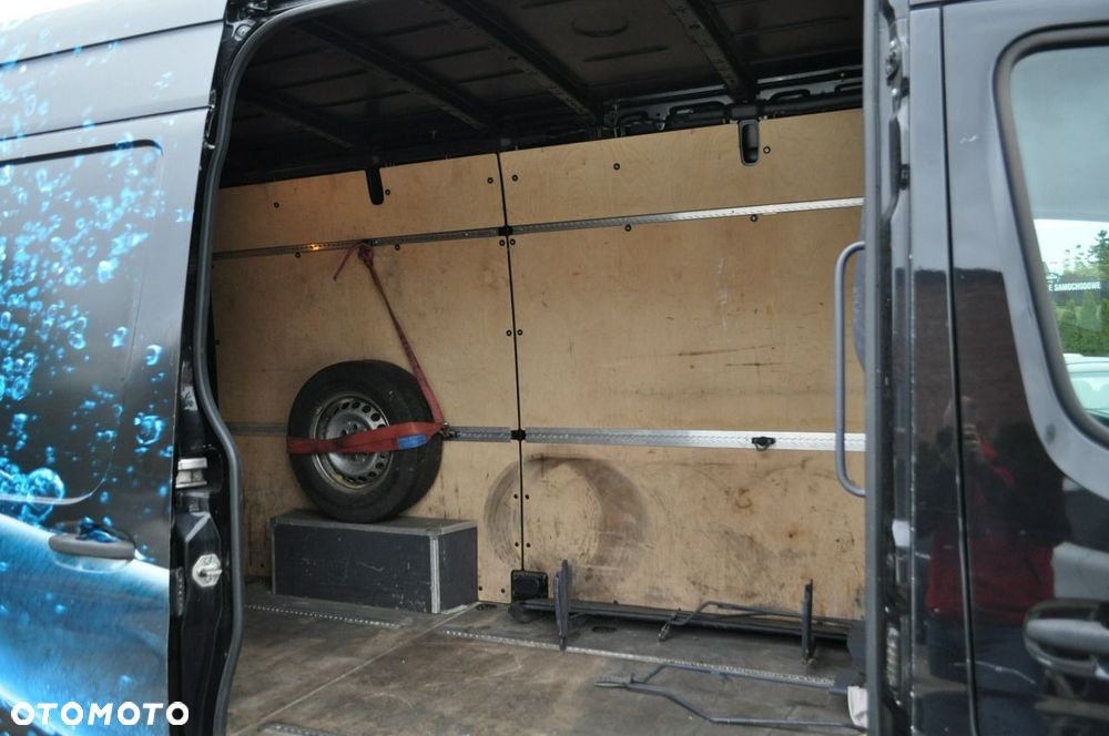 Mercedes-Benz Sprinter - 32