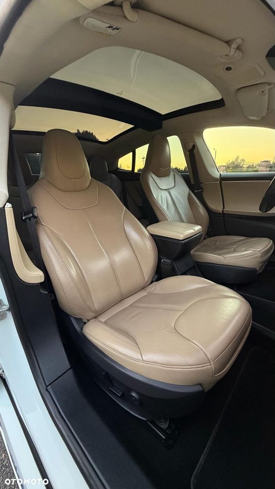 Tesla Model S - 23