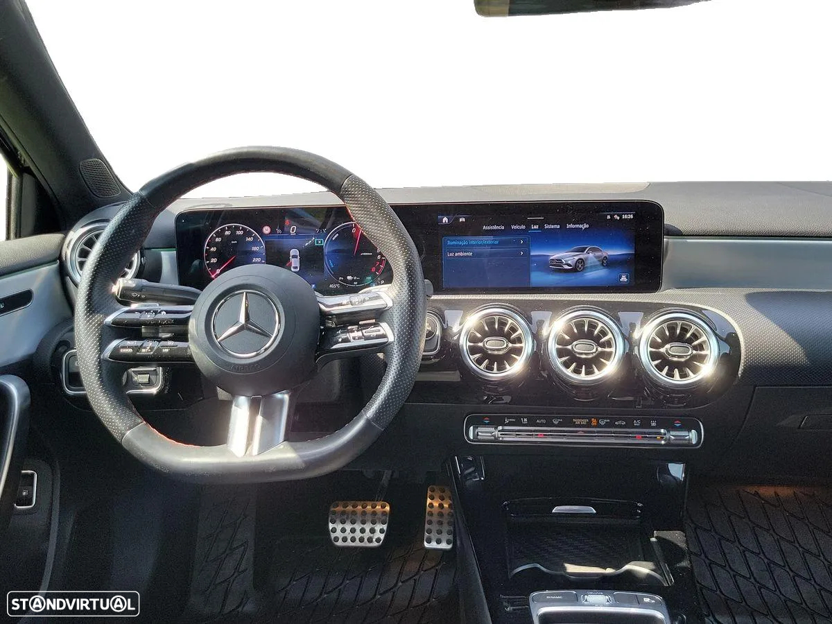 Mercedes-Benz A 250 Limousine e AMG Line - 12