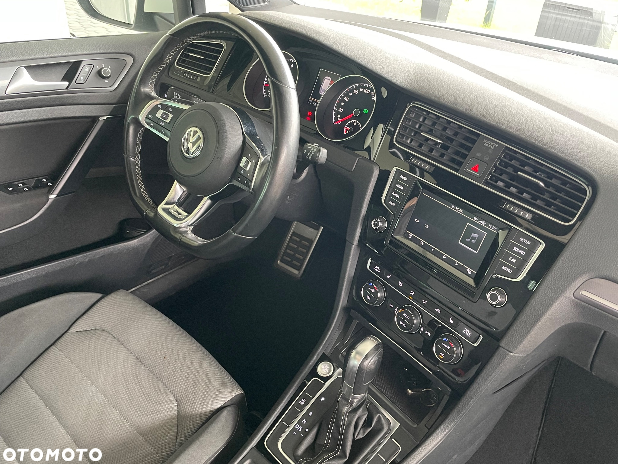 Volkswagen Golf - 22