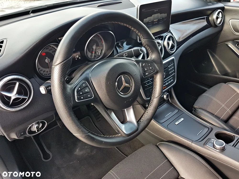 Mercedes-Benz CLA 200 7G-DCT AMG Line - 12