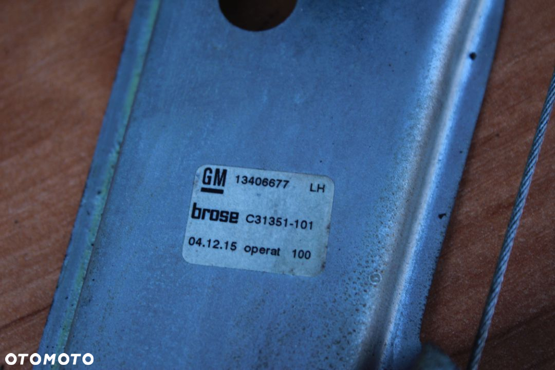PODNOŚNIK MECHANIZM PODNOSZENIA SZYBY ELEKTRYCZNY LEWY TYŁ OPEL ASTRA K 13406677 - 3