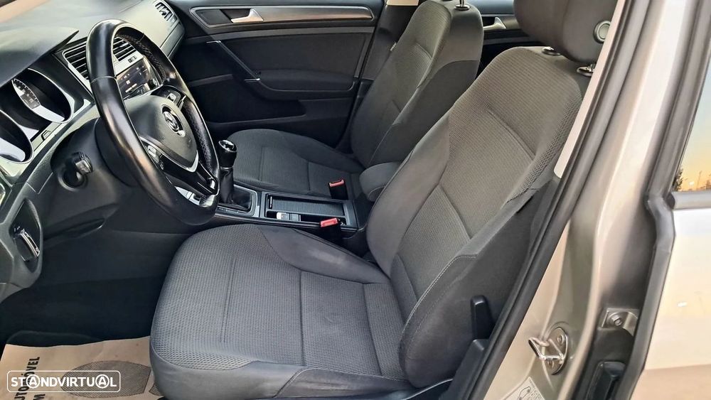 VW Golf Variant 1.6 TDi Confortline - 21