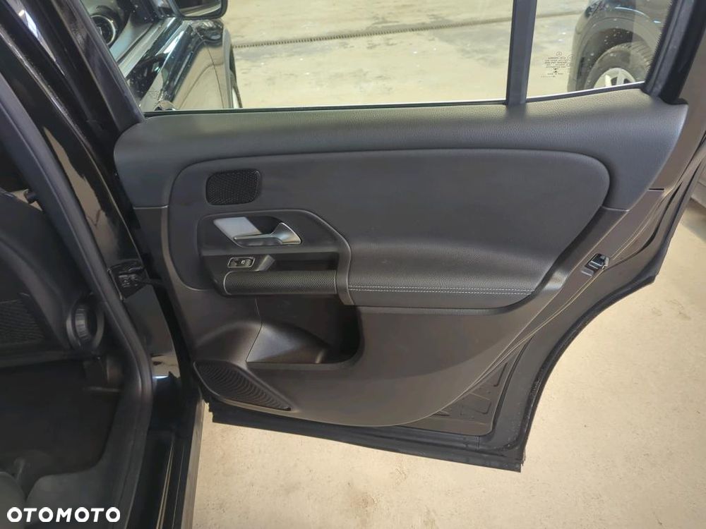 Mercedes-Benz GLB 200 7G-DCT - 19