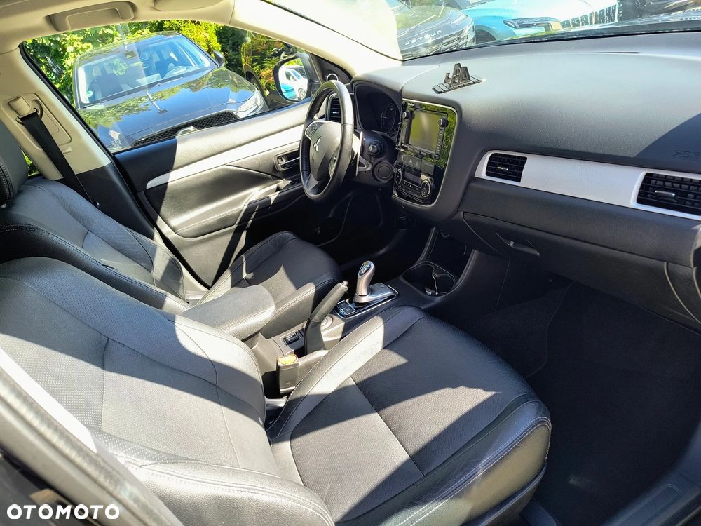 Mitsubishi Outlander Instyle NAVI + - 10