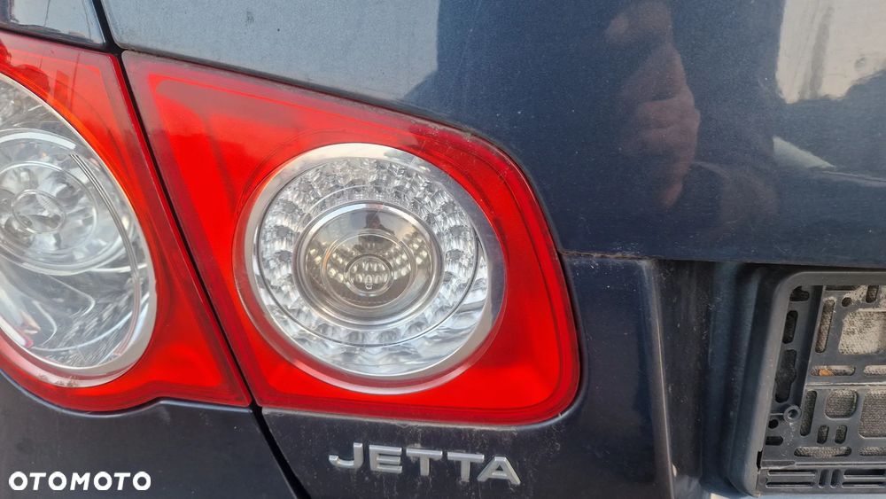 VOLKSWAGEN JETTA V LAMPA NA KLAPĘ TYŁ PRAWA - 1