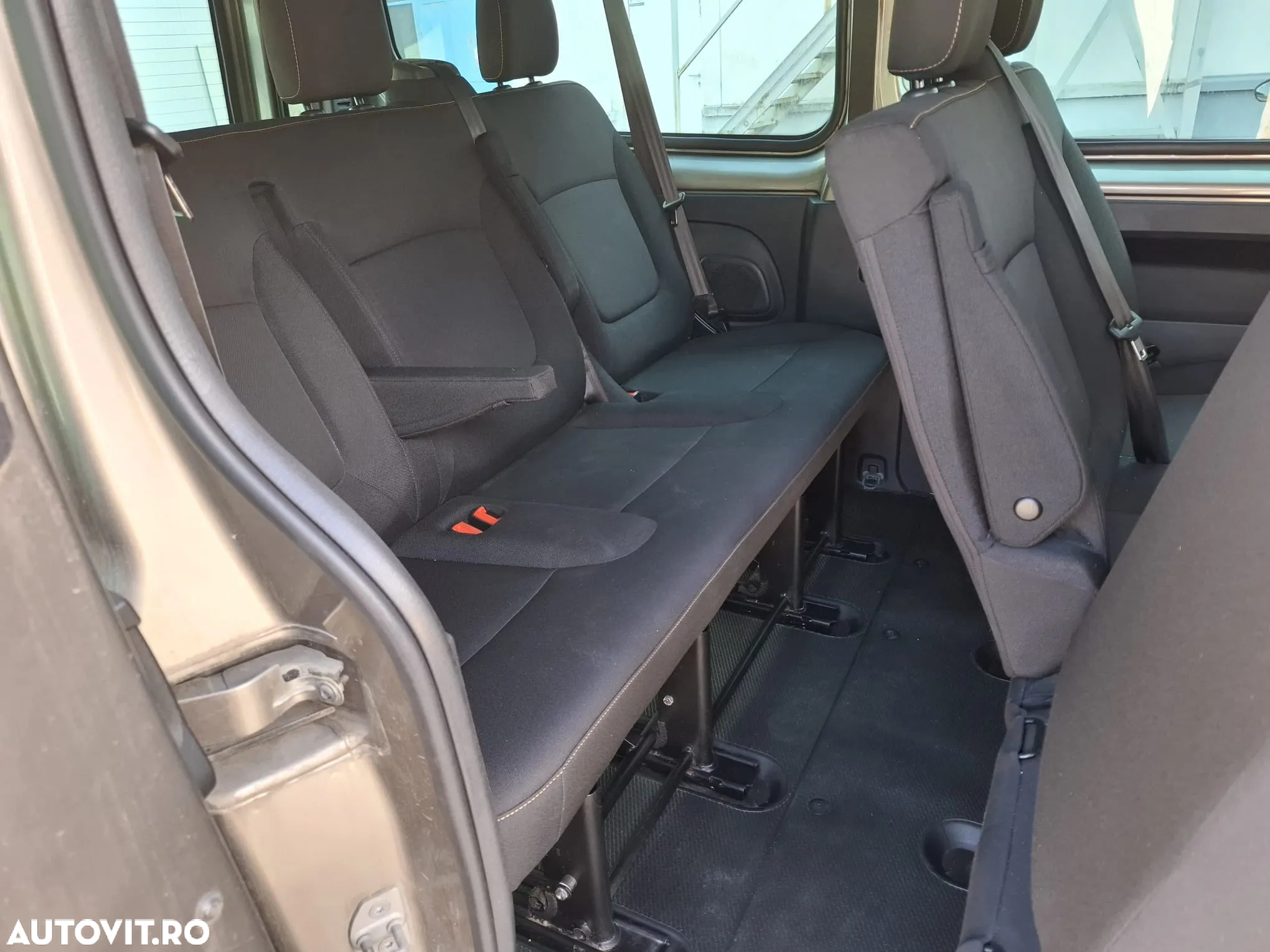 Renault Trafic Combi L2H1 1.6 dCi TT 125 7+1 Expression - 17