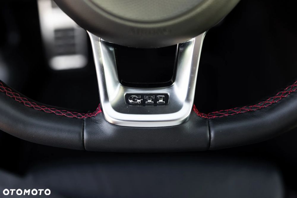 Volkswagen Golf - 24