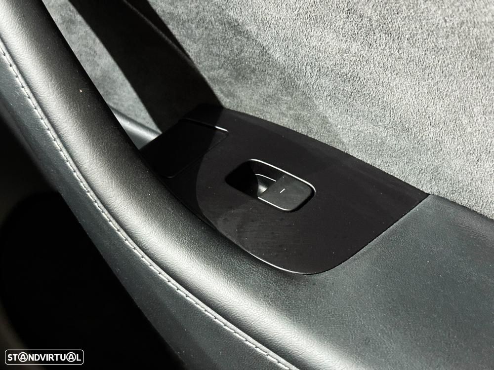 Tesla Model Y Long Range Dual Motor AWD - 33