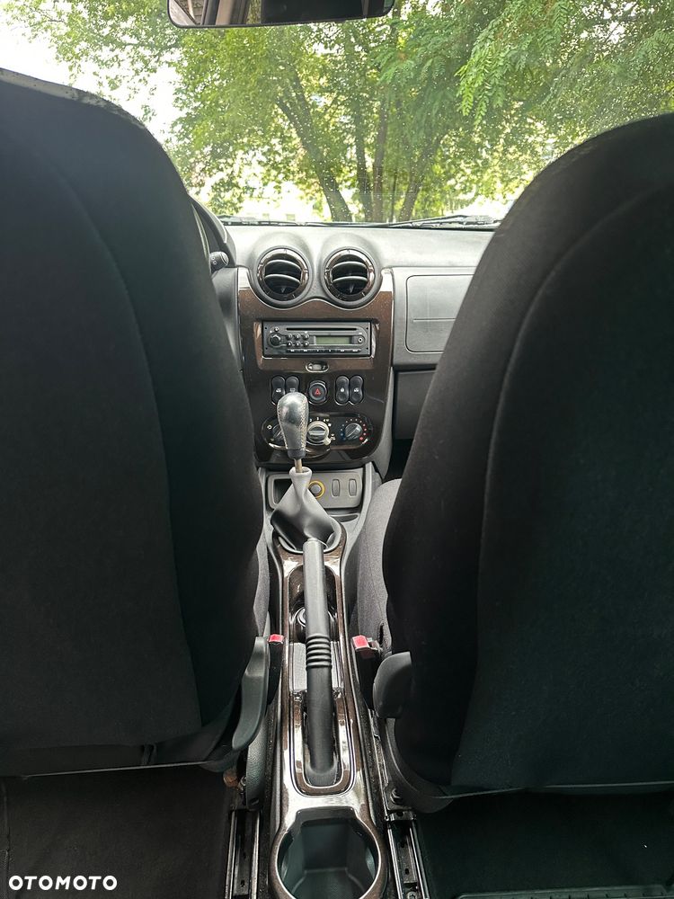 Dacia Duster 1.6 16V 4x2 Laureate - 8