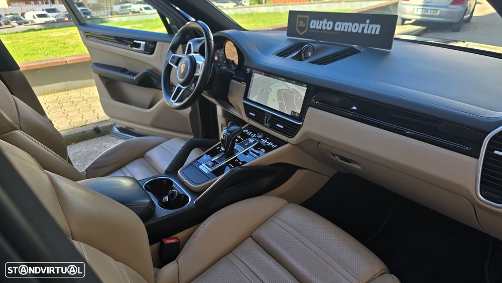 Porsche Cayenne - 26
