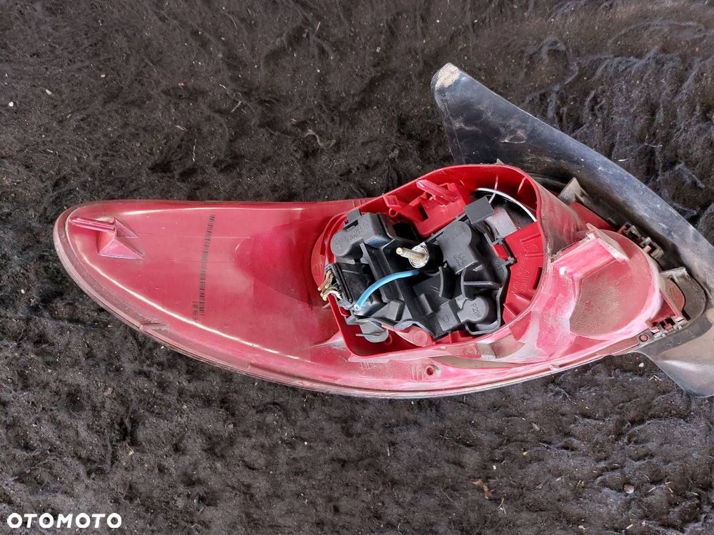 LAMPA LEWY TYŁ + PRAWY TYŁ PEUGEOT 206 I LIFT HB 5D - 32