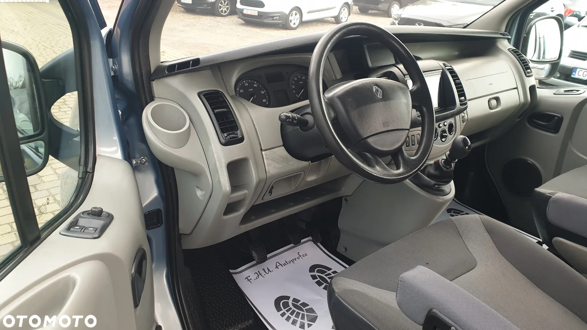 Renault Trafic - 12