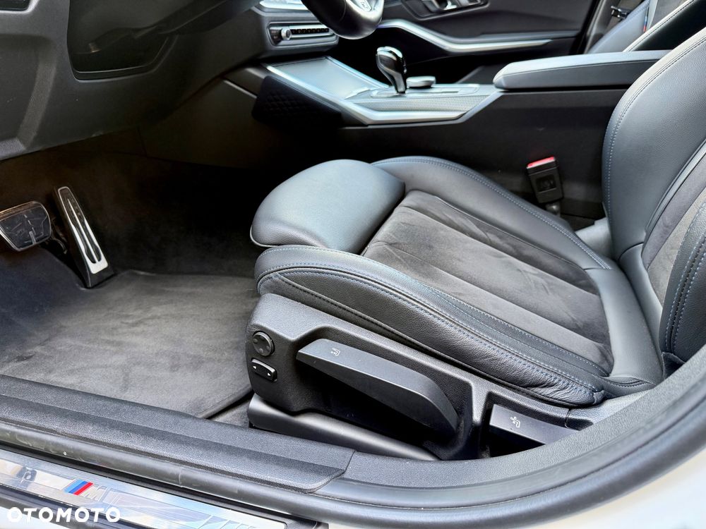 BMW Seria 3 330i M Sport sport - 17