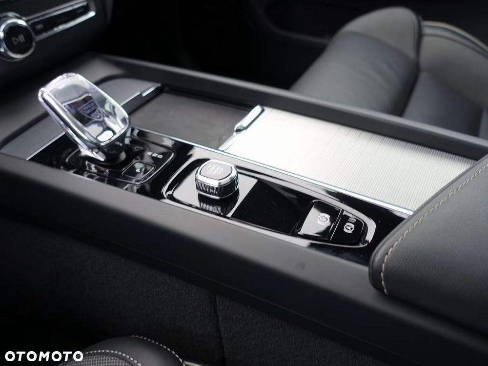 Volvo XC 60 B5 B AWD Plus Black Edition - 12