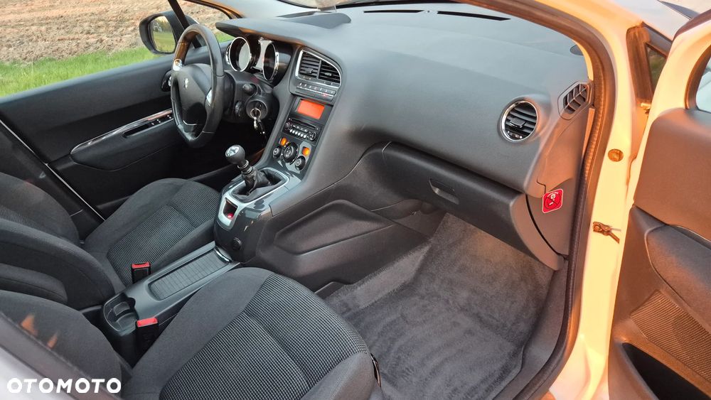 Peugeot 5008 HDI FAP 150 Allure - 27