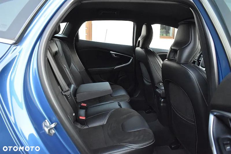 Volvo V40 D3 Drive-E SCR R-Design Momentum - 22