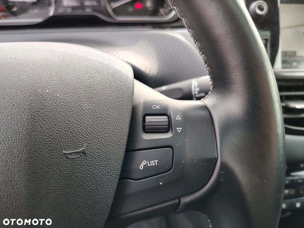 Peugeot 208 1.2 PureTech Allure - 15