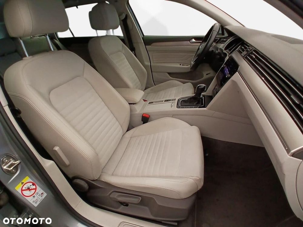 Volkswagen Passat 2.0 TDI Elegance DSG - 19
