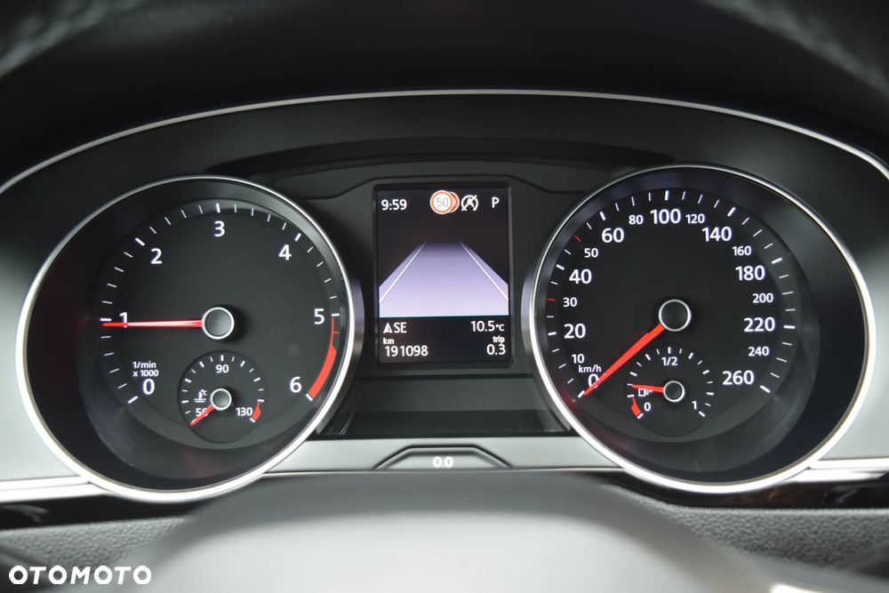 Volkswagen Passat 2.0 TDI Elegance DSG - 22