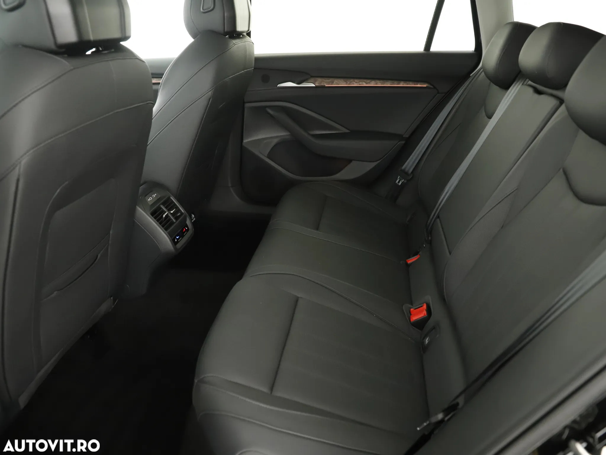 Skoda Superb 1.5 TSI 150 CP DSG MHEV Essence - 10