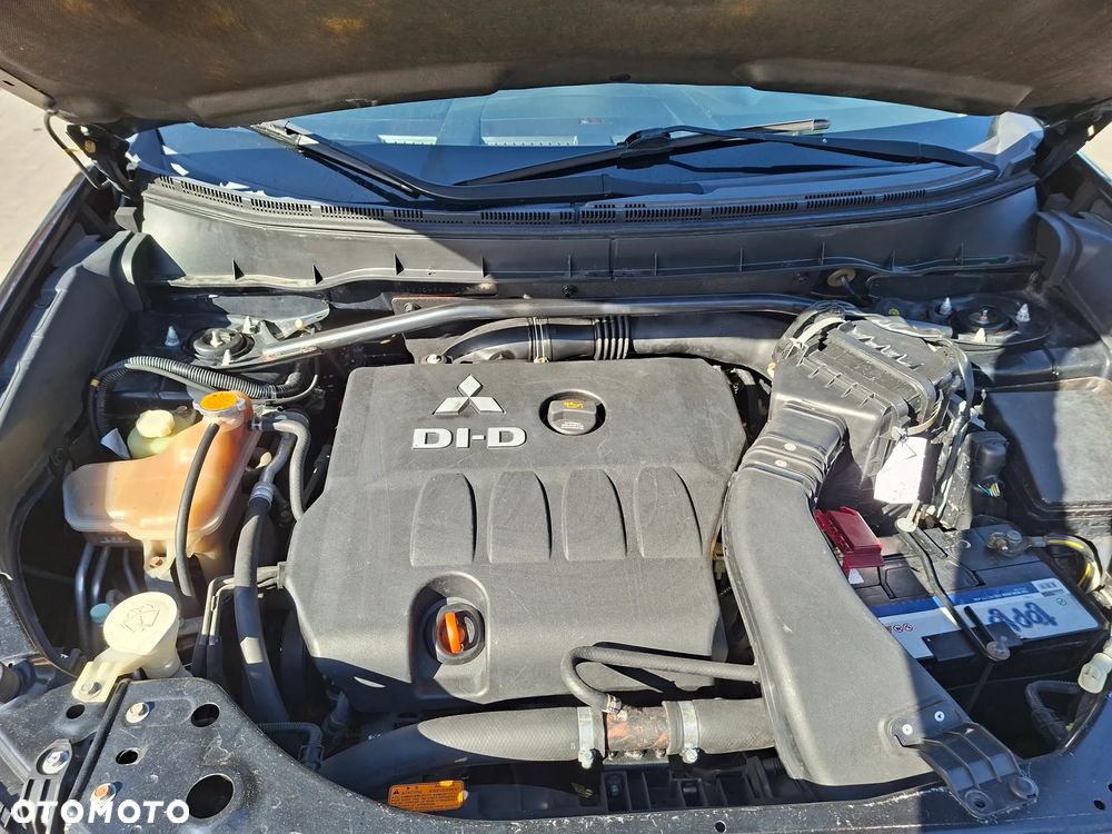 Mitsubishi Outlander 2.0 DI-D 4WD Intense - 14