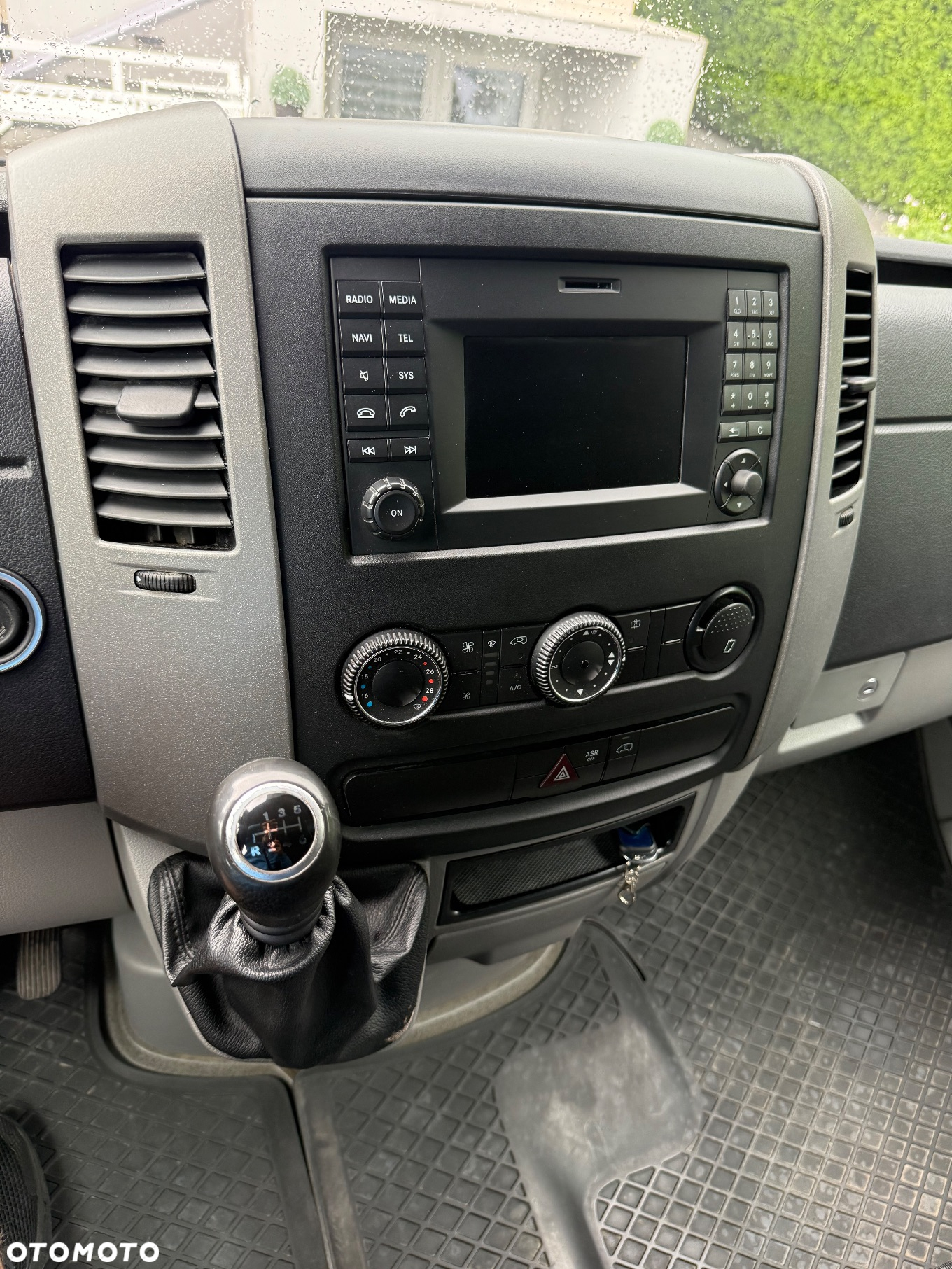 Mercedes-Benz Sprinter - 15
