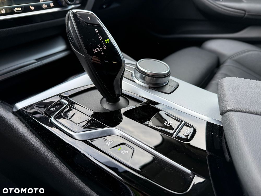 BMW Seria 5 530e xDrive Luxury Line sport - 26