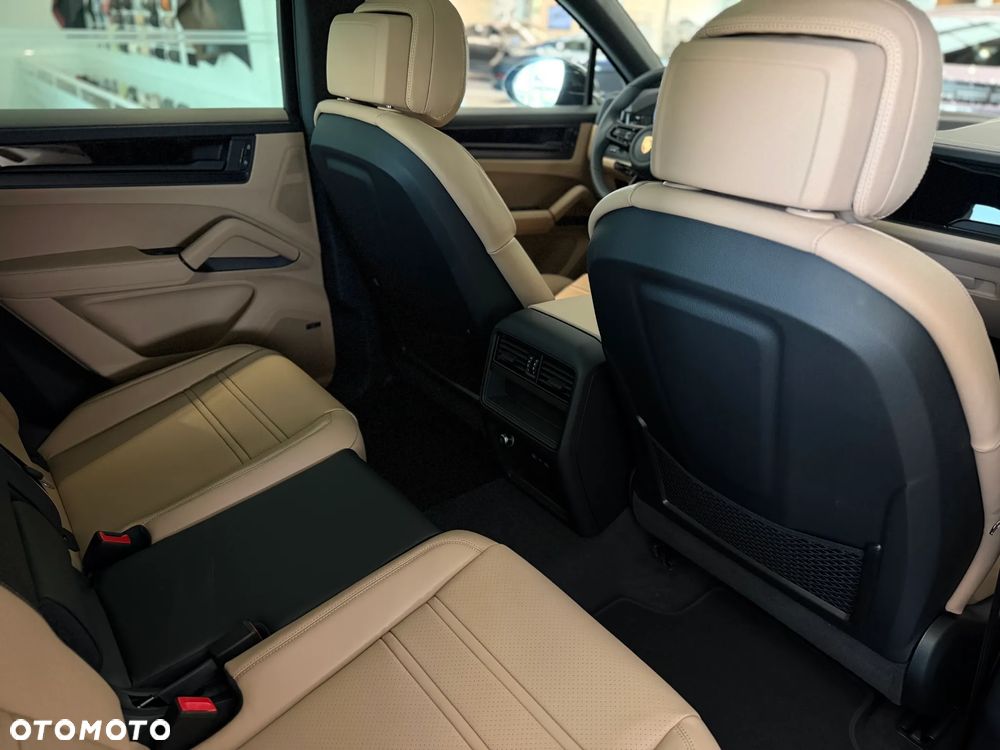 Porsche Cayenne E-Hybrid PHEV Black Edition - 32