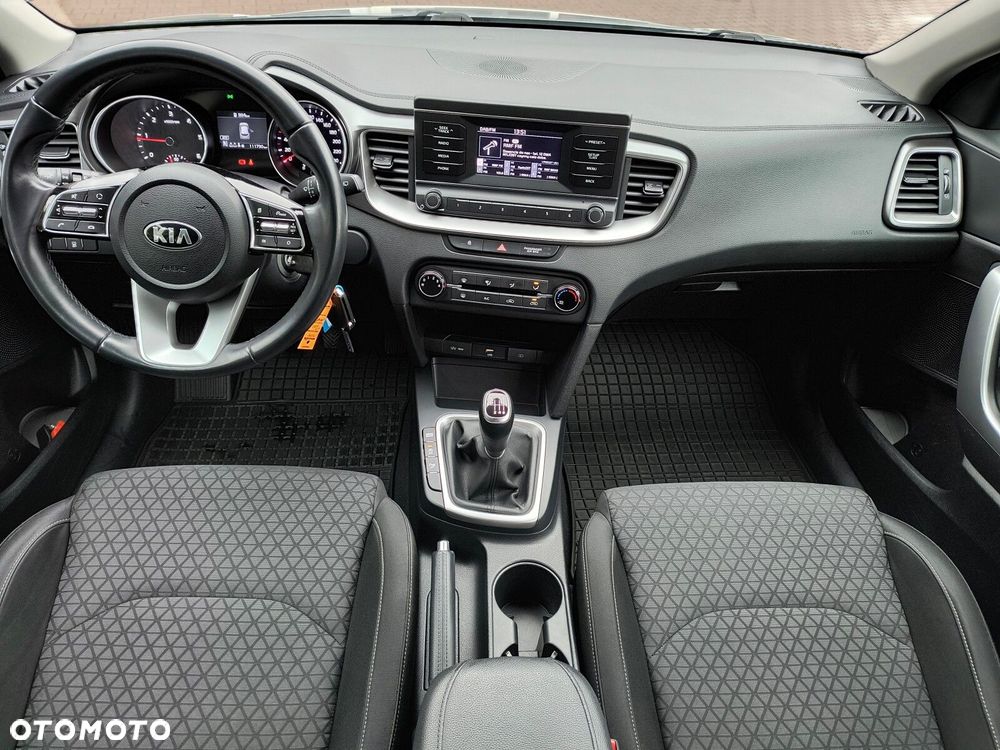 Kia Ceed - 13