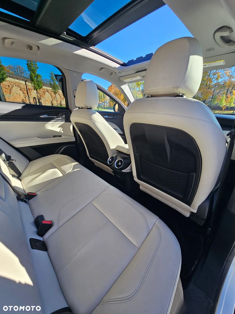 Alfa Romeo Stelvio - 15