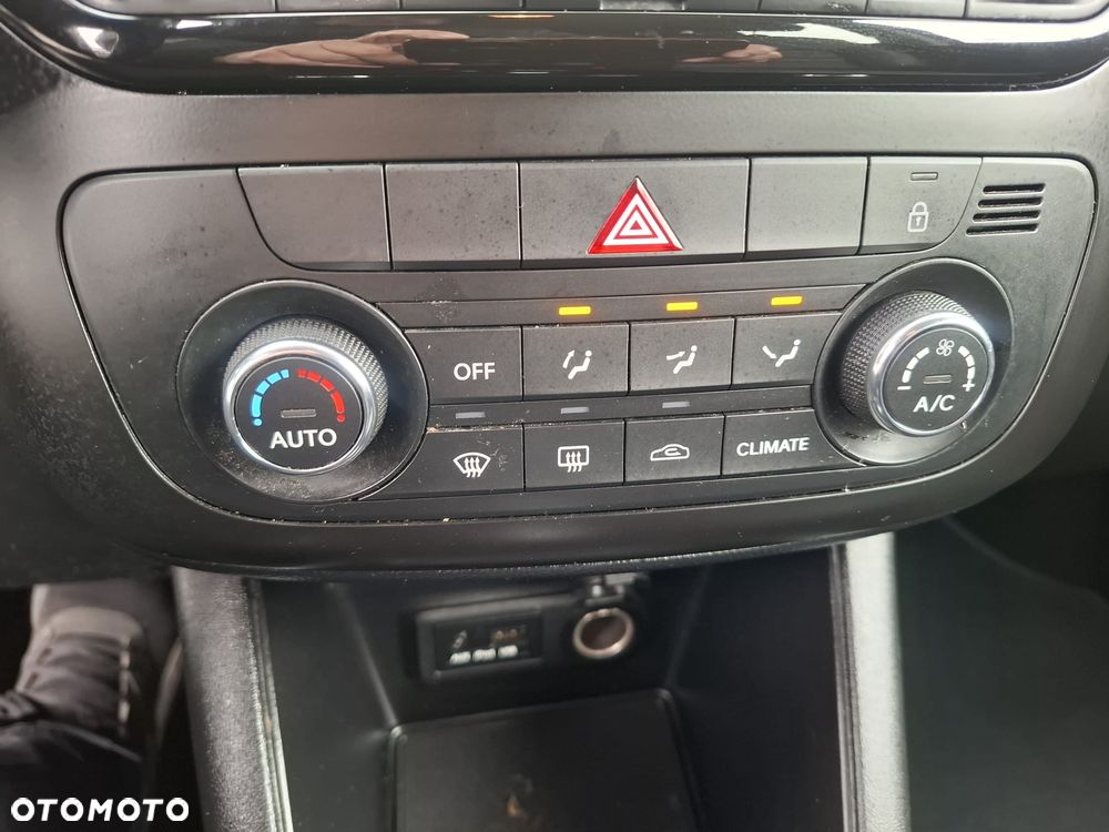 Kia Venga 1.4 CVVT UEFA EURO 2016 - 23