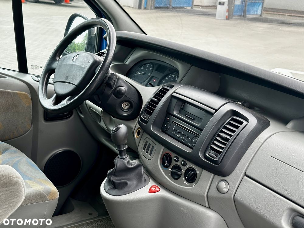 Renault Trafic Passenger - 8
