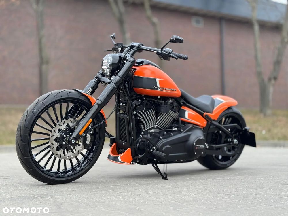 Harley-Davidson Softail Breakout - 22