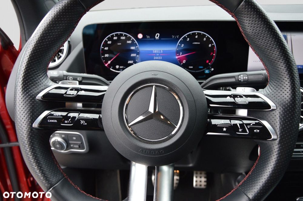 Mercedes-Benz GLA - 16