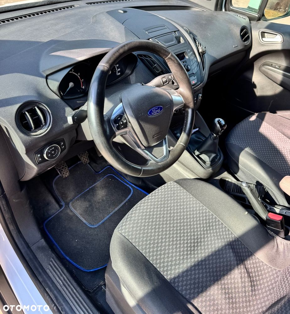 Ford Transit Courier - 11
