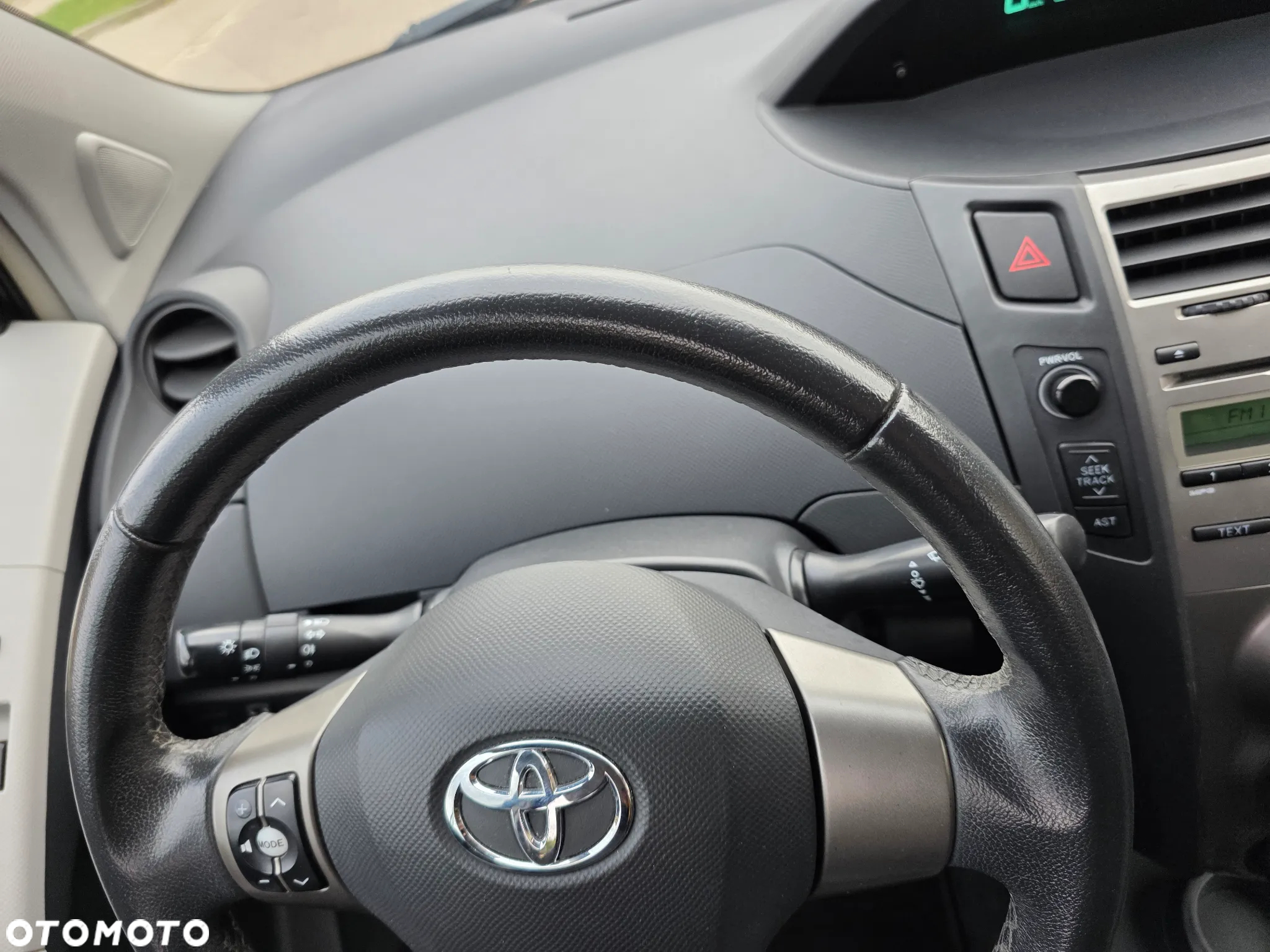 Toyota Yaris 1.33 VVT-i Life - 21