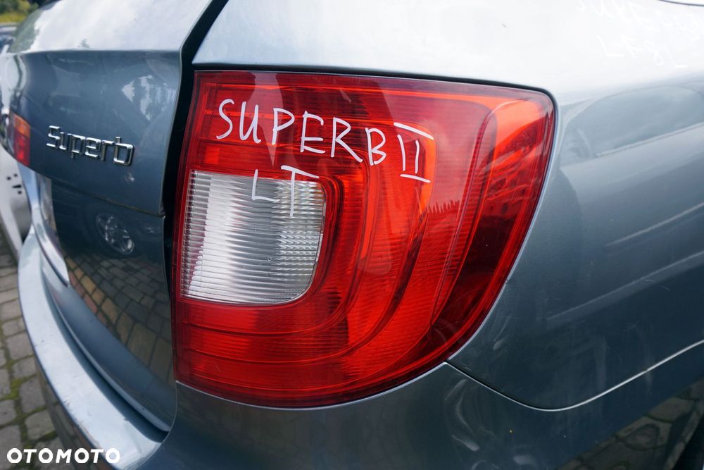 LAMPA TYLNA PRAWA SUPERB II 3T KOMBI  SKODA 2008-2013 - 1