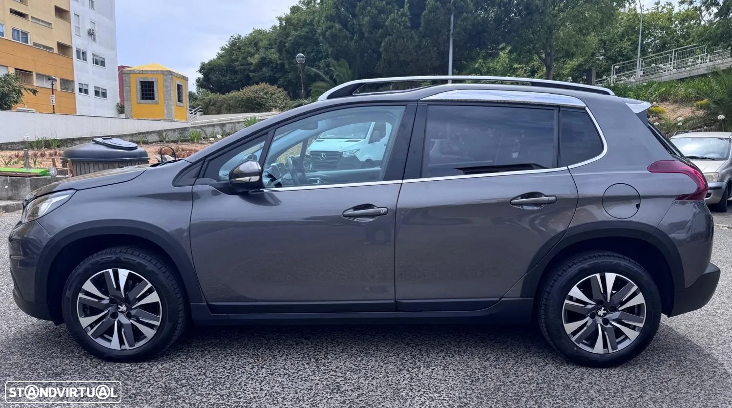 Peugeot 2008 1.2 PureTech Allure EAT6 - 5